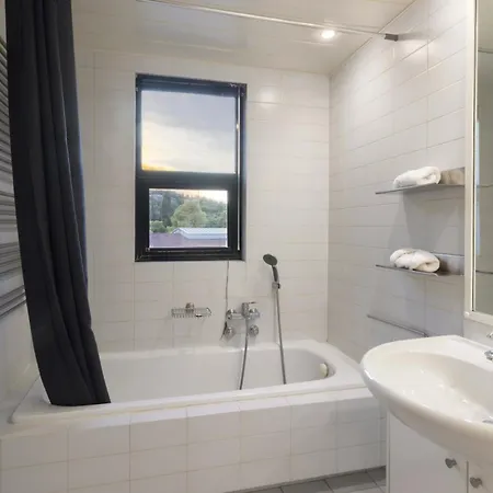 Spacious 3bdr With Monumental View